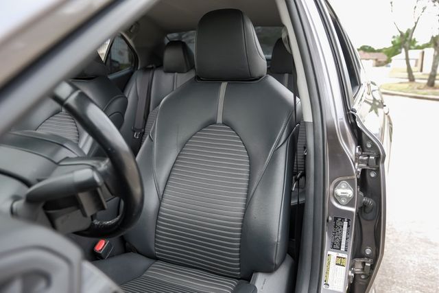 2019 Toyota Camry SE Partial Leather Sport Seats Apple Car Play BT 2019 Toyota Camry SE Partial Leather Sport Seats Apple Car Play BT