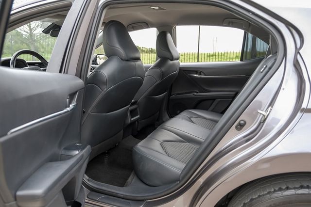 2019 Toyota Camry SE Partial Leather Sport Seats Apple Car Play BT 2019 Toyota Camry SE Partial Leather Sport Seats Apple Car Play BT