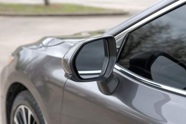 2019 Toyota Camry SE Partial Leather Sport Seats Apple Car Play BT 2019 Toyota Camry SE Partial Leather Sport Seats Apple Car Play BT