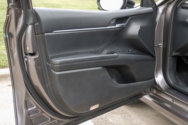 2019 Toyota Camry SE Partial Leather Sport Seats Apple Car Play BT 2019 Toyota Camry SE Partial Leather Sport Seats Apple Car Play BT