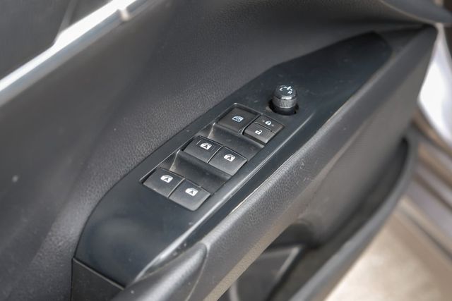 2019 Toyota Camry SE Partial Leather Sport Seats Apple Car Play BT 2019 Toyota Camry SE Partial Leather Sport Seats Apple Car Play BT