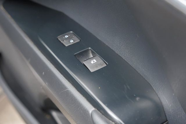 2019 Toyota Camry SE Partial Leather Sport Seats Apple Car Play BT 2019 Toyota Camry SE Partial Leather Sport Seats Apple Car Play BT