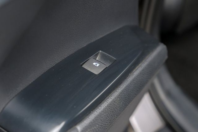 2019 Toyota Camry SE Partial Leather Sport Seats Apple Car Play BT 2019 Toyota Camry SE Partial Leather Sport Seats Apple Car Play BT