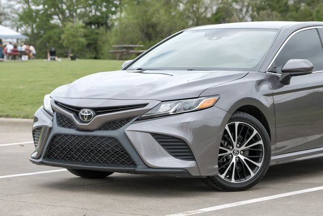 2019 Toyota Camry SE Partial Leather Sport Seats Apple Car Play BT 2019 Toyota Camry SE Partial Leather Sport Seats Apple Car Play BT