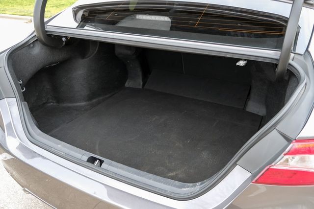 2019 Toyota Camry SE Partial Leather Sport Seats Apple Car Play BT 2019 Toyota Camry SE Partial Leather Sport Seats Apple Car Play BT