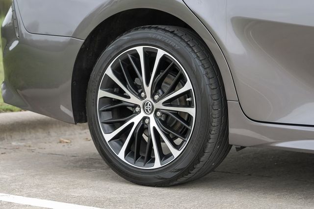 2019 Toyota Camry SE Partial Leather Sport Seats Apple Car Play BT 2019 Toyota Camry SE Partial Leather Sport Seats Apple Car Play BT