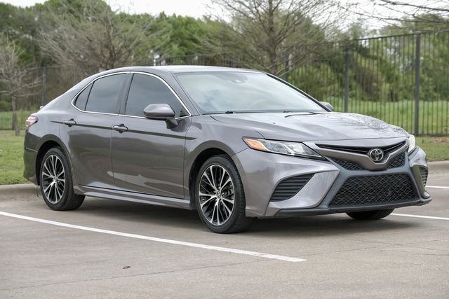 2019 Toyota Camry SE Partial Leather Sport Seats Apple Car Play BT 2019 Toyota Camry SE Partial Leather Sport Seats Apple Car Play BT