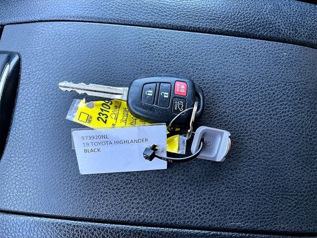 2019 Toyota Highlander LE