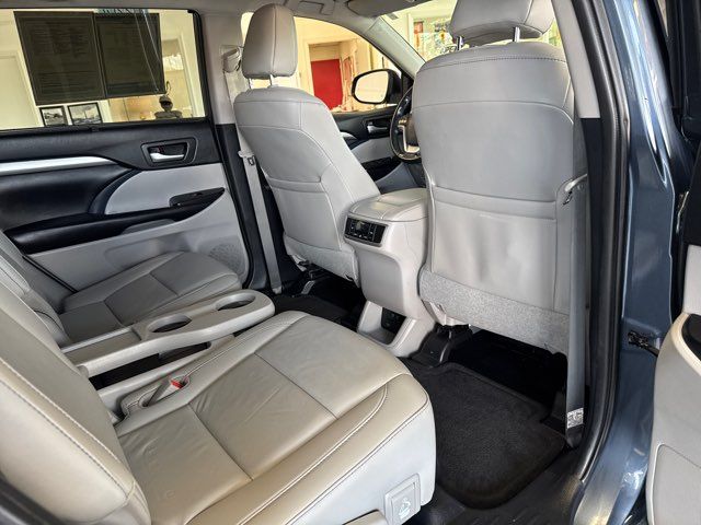 2019 Toyota Highlander XLE | Rome, GA | Knight's Car Store 2019 Toyota Highlander XLE | Rome, GA | Knight's Car Store