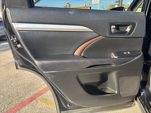 2019 Toyota Highlander LE Plus | San Antonio, TX | Clear Choice Automotive South