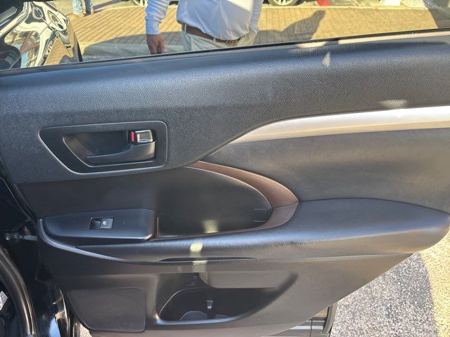 2019 Toyota Highlander LE Plus | San Antonio, TX | Clear Choice Automotive South