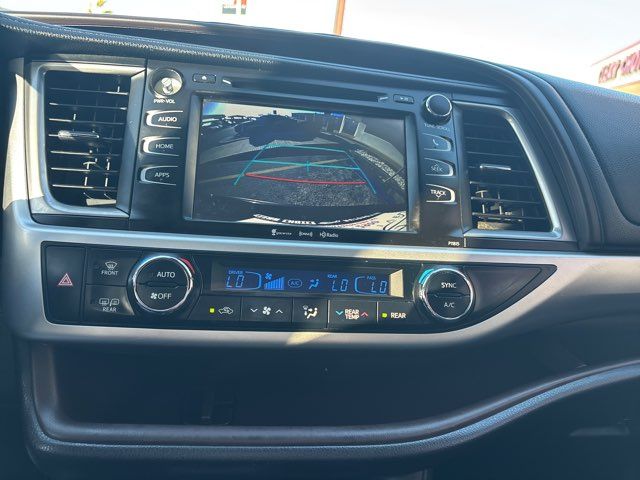 2019 Toyota Highlander LE Plus | San Antonio, TX | Clear Choice Automotive South