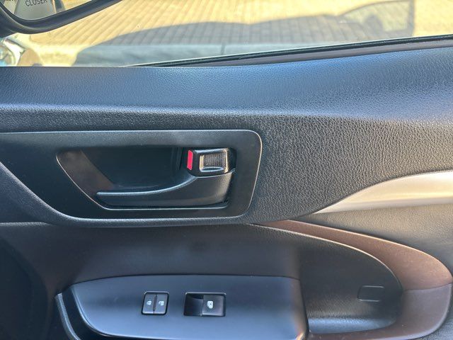 2019 Toyota Highlander LE Plus | San Antonio, TX | Clear Choice Automotive South