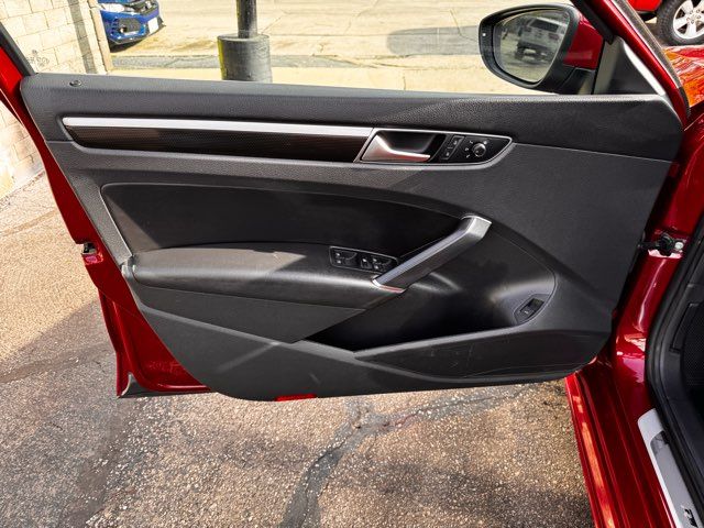 2019 Volkswagen Passat SE R-Line