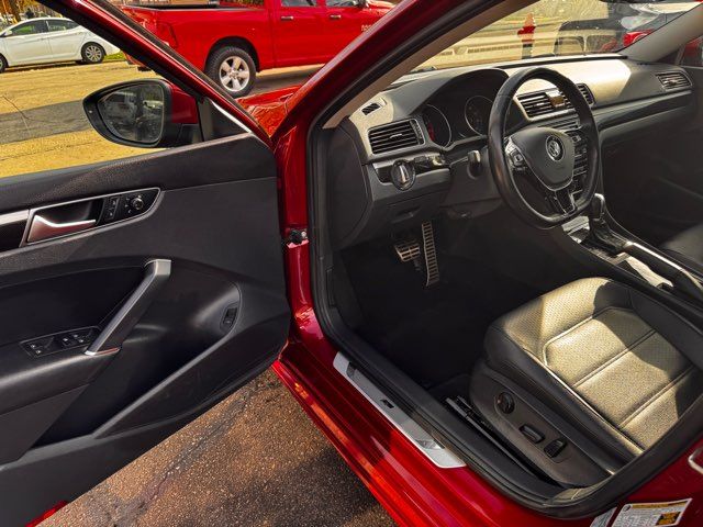 2019 Volkswagen Passat SE R-Line