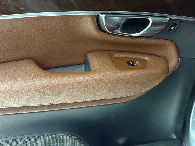 2019 Volvo XC90 T6 Momentum | Houston, TX | Houston Auto Credit