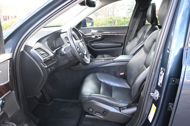 2019 Volvo XC90 T6 Momentum