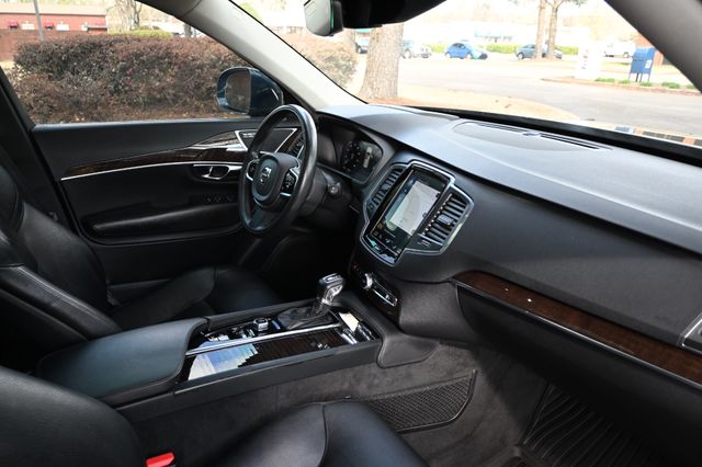 2019 Volvo XC90 T6 Momentum