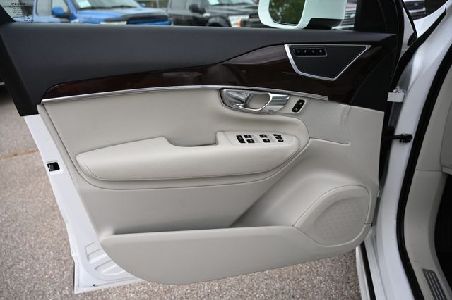 2019 Volvo XC90 T6 Momentum