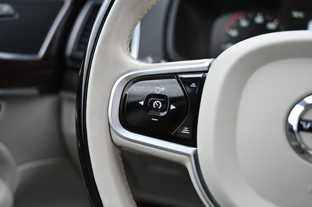 2019 Volvo XC90 T6 Momentum