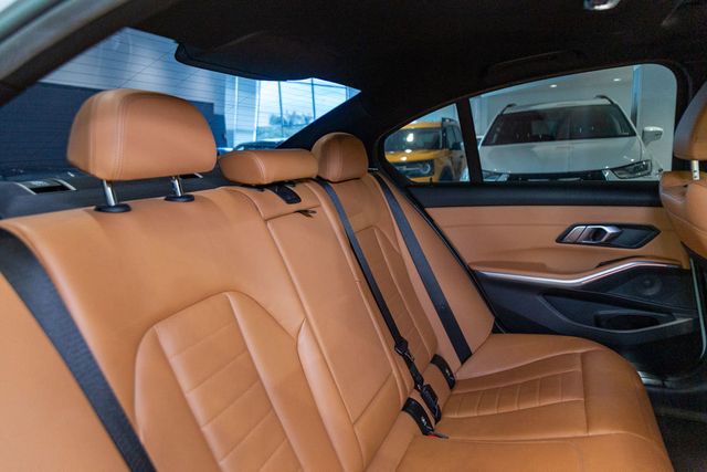 2020 BMW 330i Sportline Vernasca leather Convenience Package