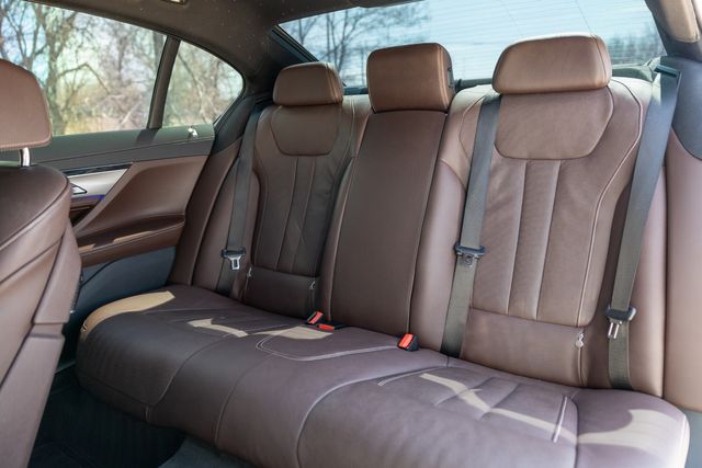 2020 BMW 7 Series 740i xDrive w/ M Sport Package, AWD, 28 MPG 2020 BMW 7 Series 740i xDrive w/ M Sport Package, AWD, 28 MPG