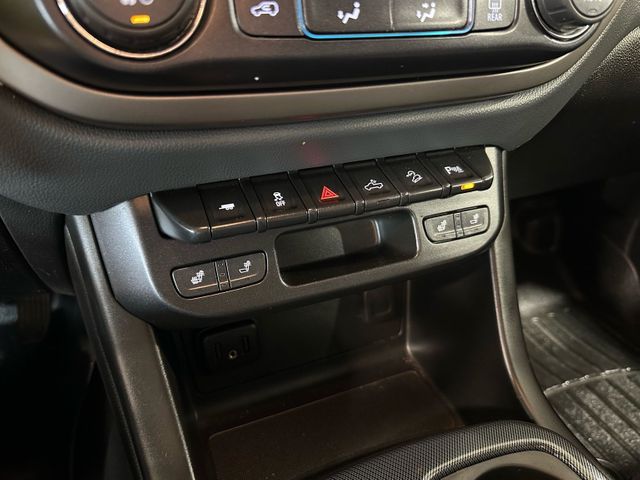 2020 Chevrolet Colorado Z71 4x4 Heated Seats Tow Package | Irving, Texas | Hopper Motorplex 2020 Chevrolet Colorado Z71 4x4 Heated Seats Tow Package | Irving, Texas | Hopper Motorplex