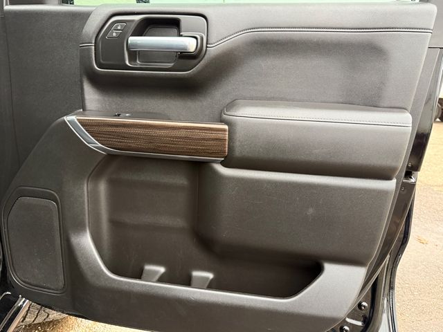 2020 Chevrolet SILVERADO 1500 LT 4x4 Crew Cab V8 | Canton, Ohio | Ohio Auto Warehouse LLC 2020 Chevrolet SILVERADO 1500 LT 4x4 Crew Cab V8 | Canton, Ohio | Ohio Auto Warehouse LLC