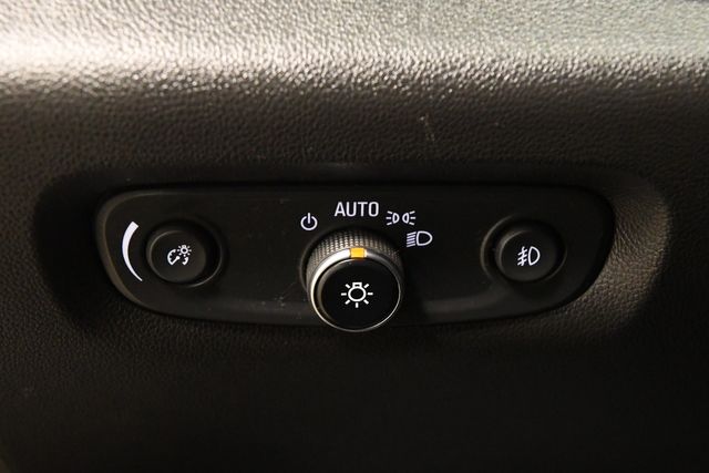 2020 Chevrolet Traverse LT Cloth | Branford, CT | Sound Auto Wholesalers 2020 Chevrolet Traverse LT Cloth | Branford, CT | Sound Auto Wholesalers