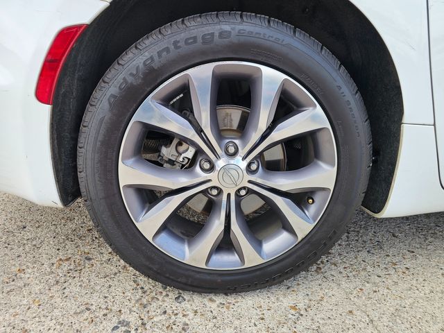 2020 Chrysler Pacifica Limited | Brownsville TX | English Motors 2020 Chrysler Pacifica Limited | Brownsville TX | English Motors