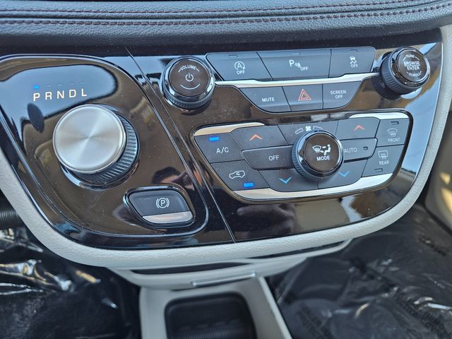 2020 Chrysler Pacifica Limited | Brownsville TX | English Motors 2020 Chrysler Pacifica Limited | Brownsville TX | English Motors