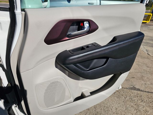 2020 Chrysler Pacifica Limited | Brownsville TX | English Motors