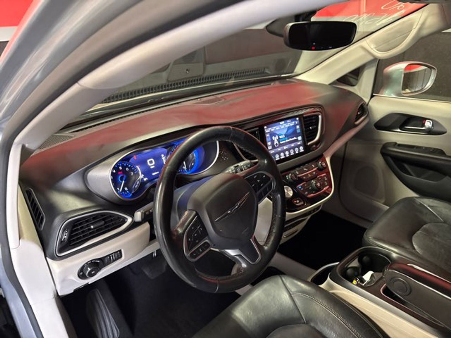 2020 Chrysler Pacifica Touring L Plus - 11