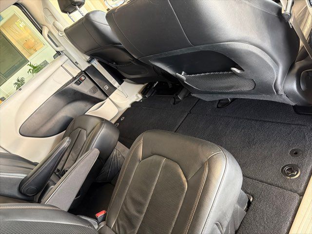 2020 Chrysler Pacifica Touring L | Rome, GA | Knight's Car Store 2020 Chrysler Pacifica Touring L | Rome, GA | Knight's Car Store