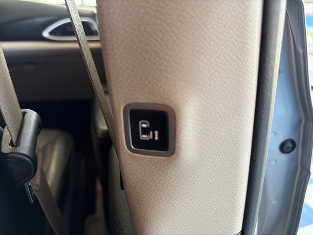 2020 Chrysler Pacifica Touring L | Rome, GA | Knight's Car Store 2020 Chrysler Pacifica Touring L | Rome, GA | Knight's Car Store