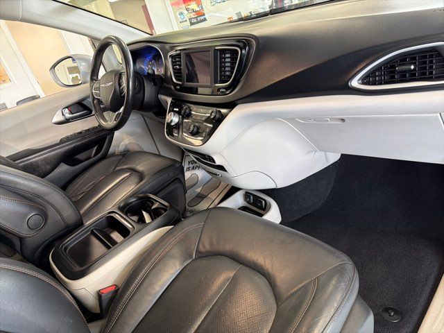 2020 Chrysler Pacifica Touring L | Rome, GA | Knight's Car Store 2020 Chrysler Pacifica Touring L | Rome, GA | Knight's Car Store