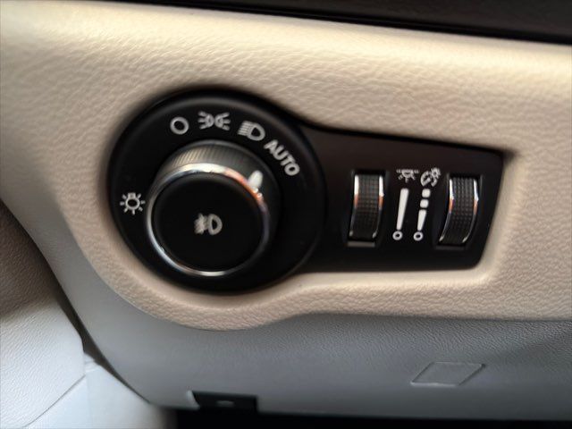 2020 Chrysler Pacifica Touring L | Rome, GA | Knight's Car Store 2020 Chrysler Pacifica Touring L | Rome, GA | Knight's Car Store