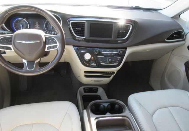 2020 Chrysler Pacifica Touring L | south houston, TX | Carnes Motor Company