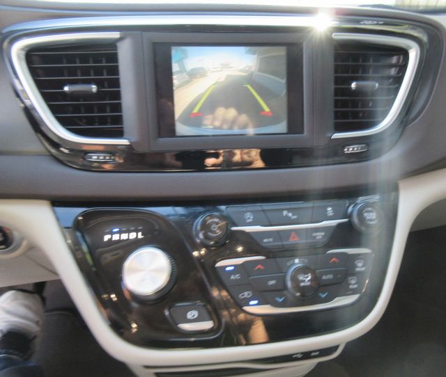 2020 Chrysler Pacifica Touring L | south houston, TX | Carnes Motor Company