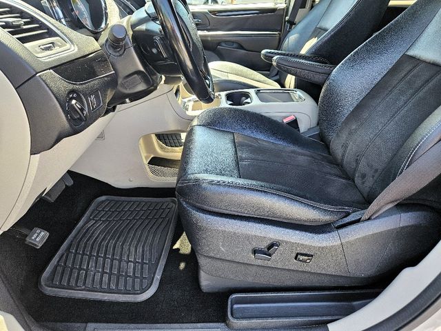 2020 Dodge Grand Caravan SXT Wheelchair Van Handicap Ramp Van