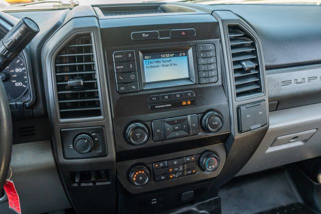 2020 Ford F-350 Super Duty XL EXTENDED CAB LONG BED RWD / CLEAN CARFAX | Austin, TX | Rocky Mountain Truck Stop Austin