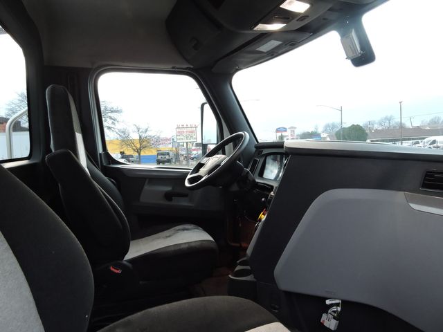 2020 Freightliner Cascadia PT126 Daycab