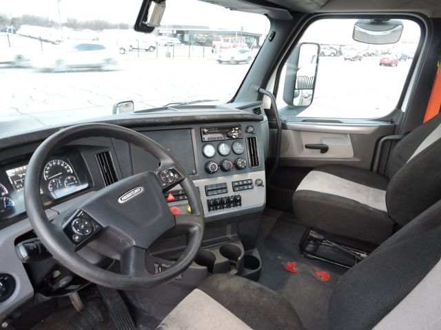 2020 Freightliner Cascadia PT126 Daycab