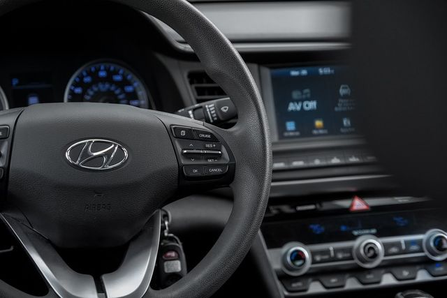 2020 Hyundai ELANTRA SEL Auto Lights Backup Cam Apple Car/Android BT XM 2020 Hyundai ELANTRA SEL Auto Lights Backup Cam Apple Car/Android BT XM