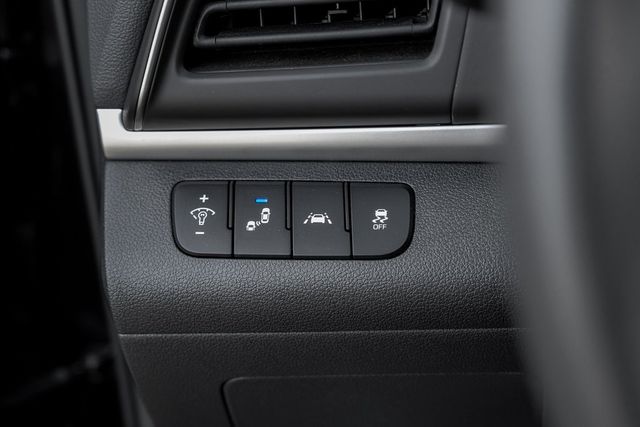 2020 Hyundai ELANTRA SEL Auto Lights Backup Cam Apple Car/Android BT XM 2020 Hyundai ELANTRA SEL Auto Lights Backup Cam Apple Car/Android BT XM