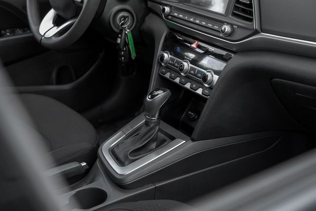 2020 Hyundai ELANTRA SEL Auto Lights Backup Cam Apple Car/Android BT XM 2020 Hyundai ELANTRA SEL Auto Lights Backup Cam Apple Car/Android BT XM