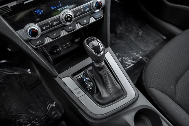 2020 Hyundai ELANTRA SEL Auto Lights Backup Cam Apple Car/Android BT XM 2020 Hyundai ELANTRA SEL Auto Lights Backup Cam Apple Car/Android BT XM