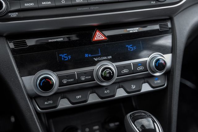 2020 Hyundai ELANTRA SEL Auto Lights Backup Cam Apple Car/Android BT XM 2020 Hyundai ELANTRA SEL Auto Lights Backup Cam Apple Car/Android BT XM