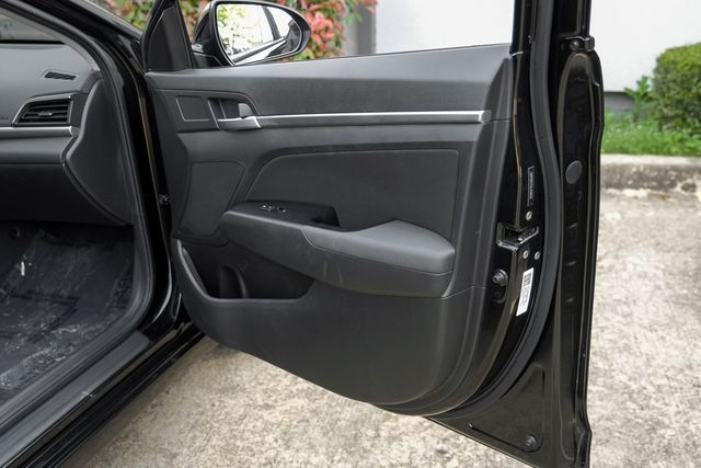 2020 Hyundai ELANTRA SEL Auto Lights Backup Cam Apple Car/Android BT XM 2020 Hyundai ELANTRA SEL Auto Lights Backup Cam Apple Car/Android BT XM