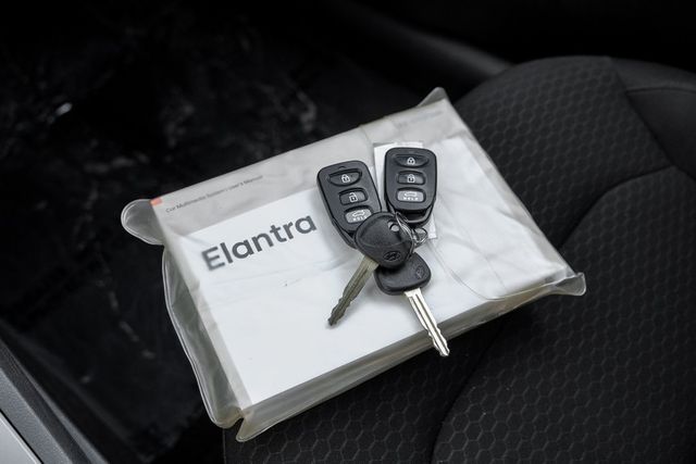 2020 Hyundai ELANTRA SEL Auto Lights Backup Cam Apple Car/Android BT XM 2020 Hyundai ELANTRA SEL Auto Lights Backup Cam Apple Car/Android BT XM